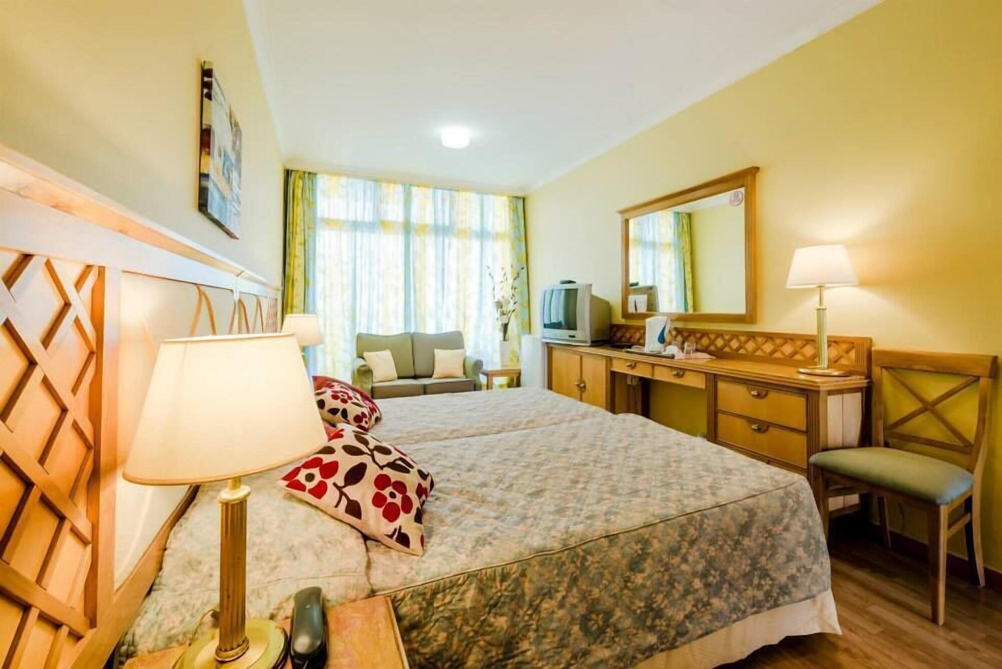 Estella Hotel Apartments Lemesós Eksteriør bilde